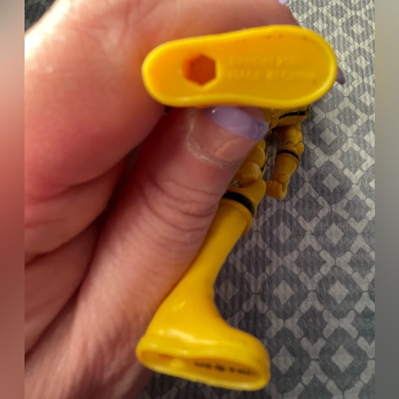 Power Ranger Mystic Force Yellow and Black Action Figure (2006) - Picture 5 of 5